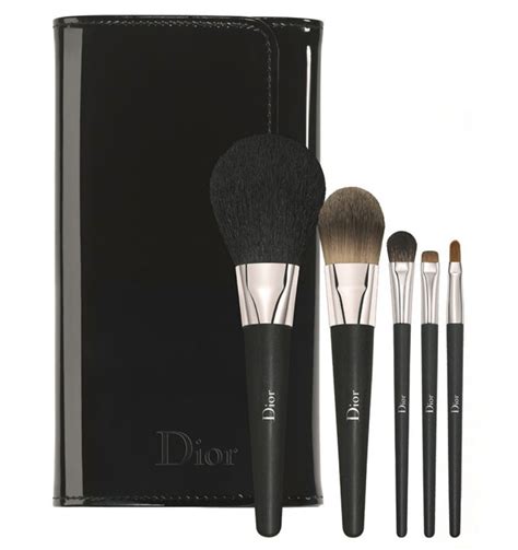 dior backstage makeup brush.